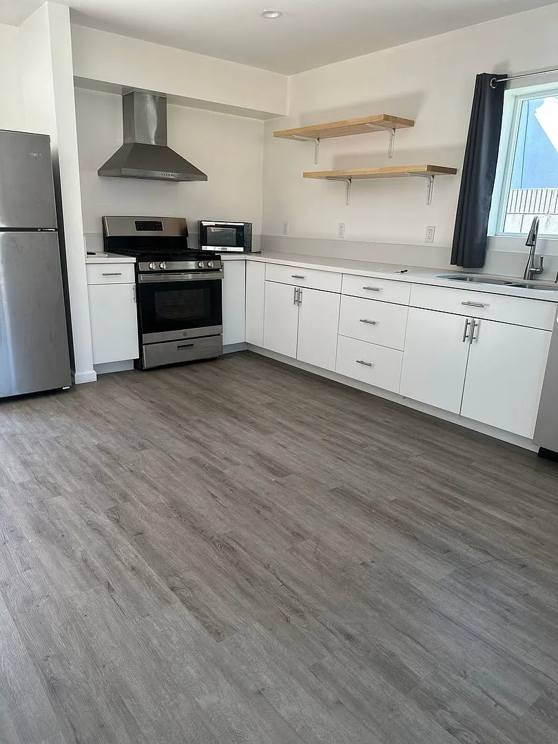 Beautiful, upgraded Studio with Parking and Washer/Dryer Hookups — Photo 1