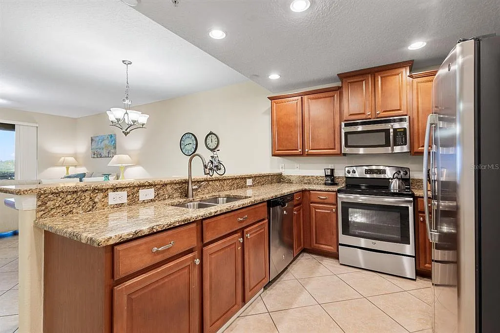 2 bed, 2.0 bath, 1409 sqft, $2,200 — Photo 2
