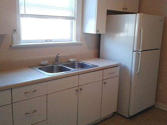 3rd image of 2604 Dellwood Ave