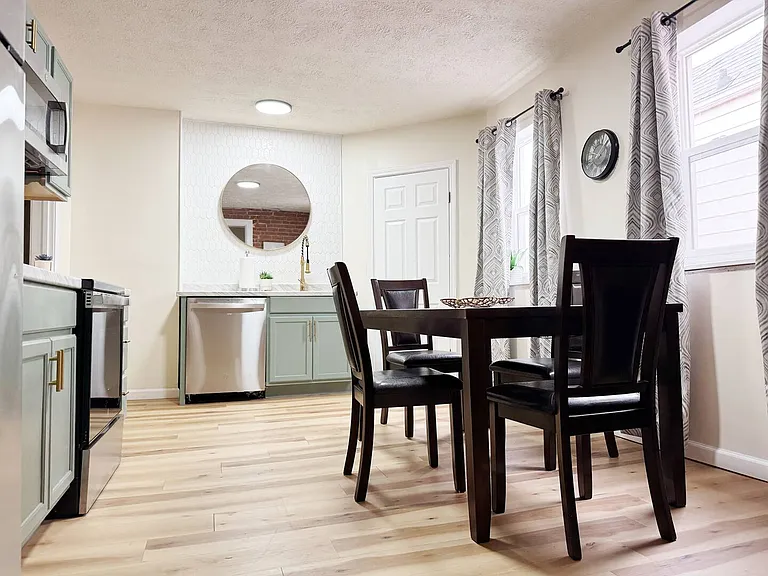 810 W Iowa St #D — Photo 16
