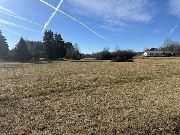 4020 Mecum Rd, Walkertown, NC 27051