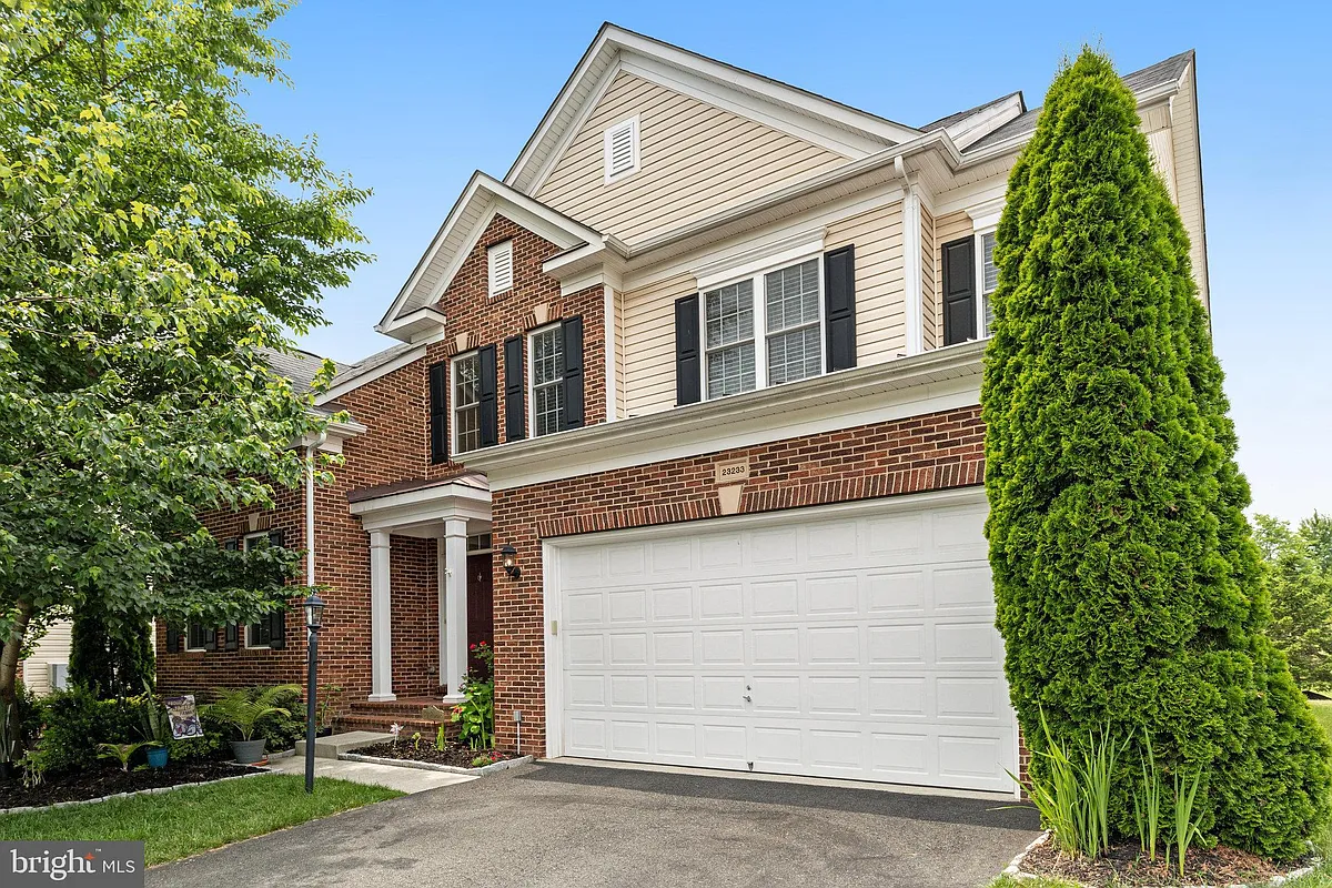 Building Photo - 23233 Fallen Hills Dr