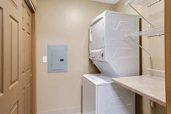2 Bedroom Unit - In-Unit Laundry - All Appliances Included