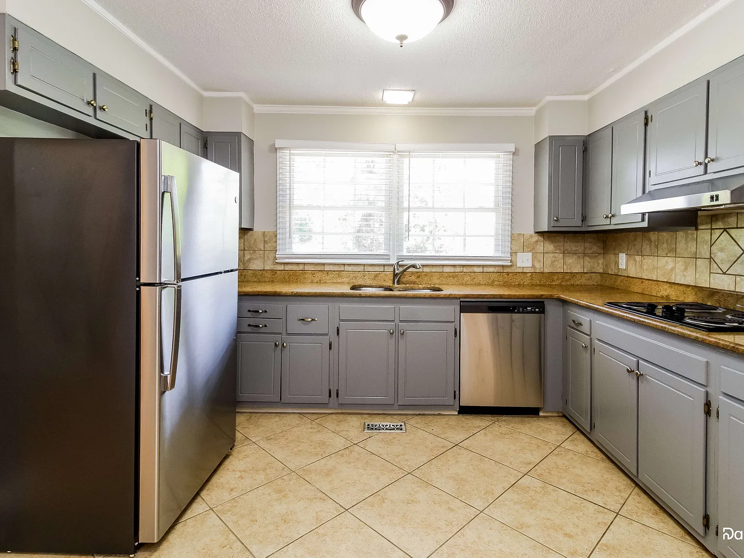 3 bed, 2.0 bath, 1702 sqft, $1,960 — Photo 4