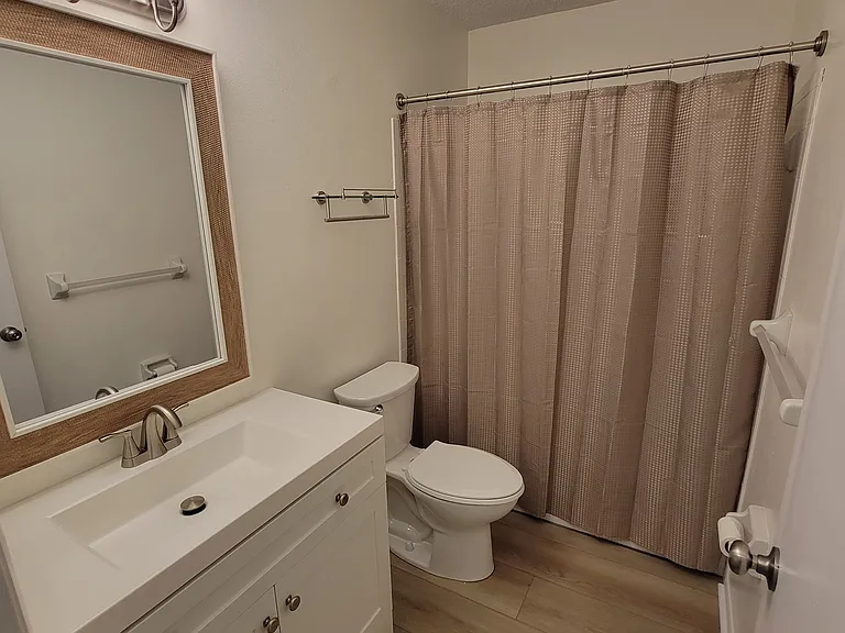 7237 Cloister Dr — Photo 16