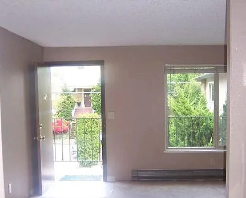 1725 NE 27th Ave — Photo 3