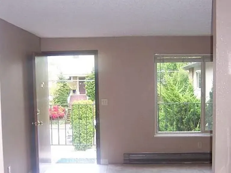 1725 NE 27th Ave — Photo 3