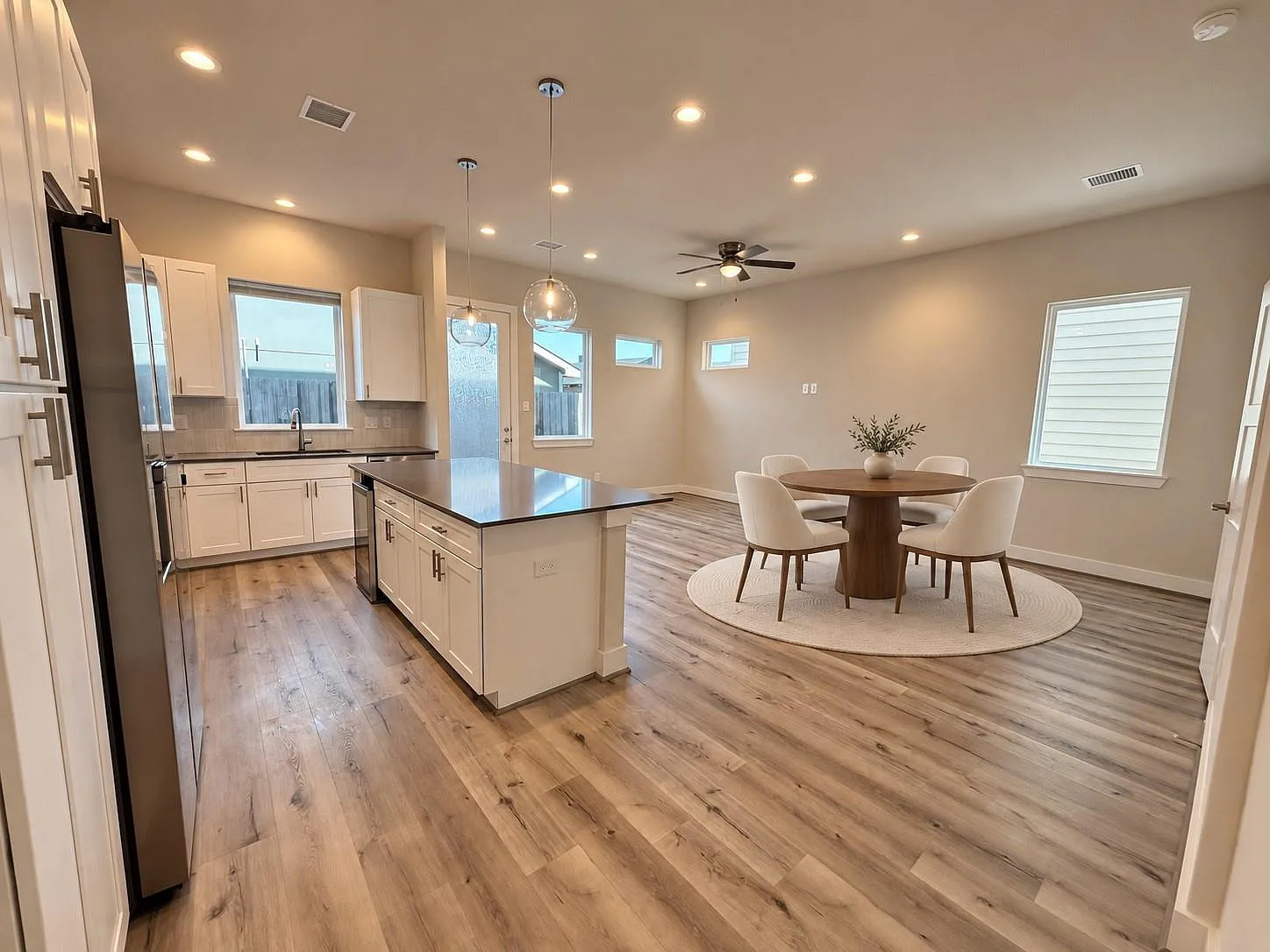 3 bed, 2.5 bath, 1605 sqft, $2,525 — Photo 4