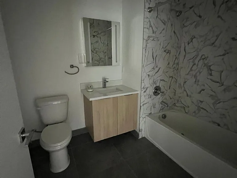 18 Freeway Dr E #412 — Photo 6