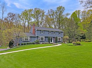 125 Sturbridge Ln, Trumbull, CT 06611