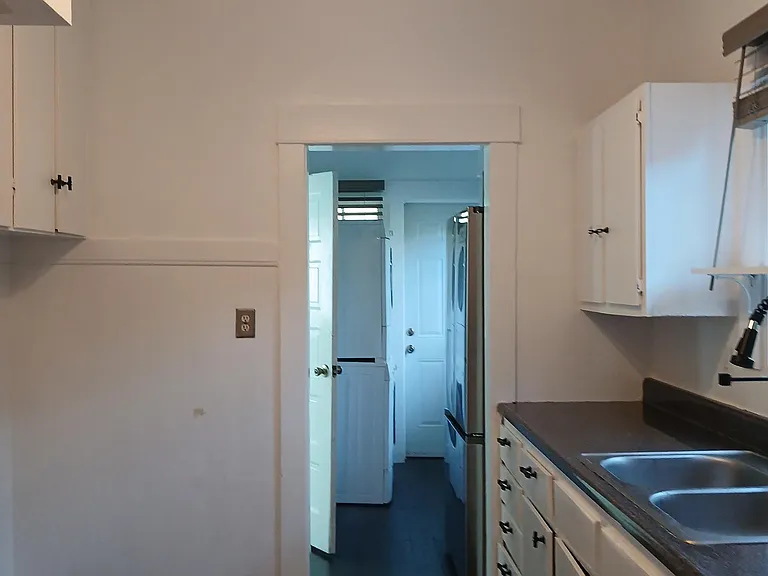 1139 Logan St — Photo 8