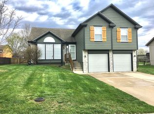 116 E Heritage Dr, Raymore, MO 64083