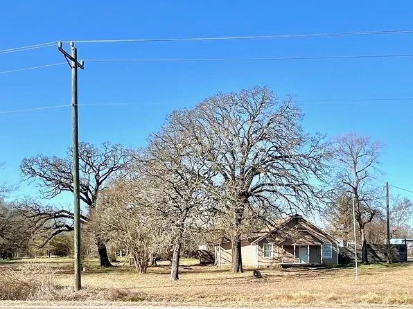 592 Burr Rd, Madisonville, TX 77864