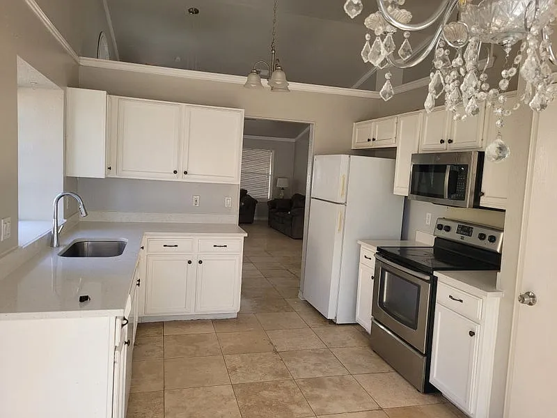 3 bed, 1380 sqft, $700 — Photo 2