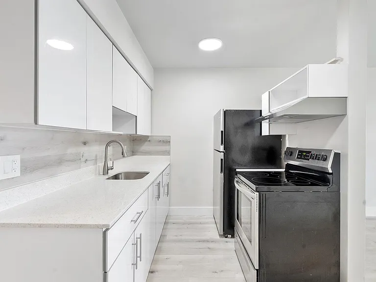 1638 Plunkett St #2 — Photo 14