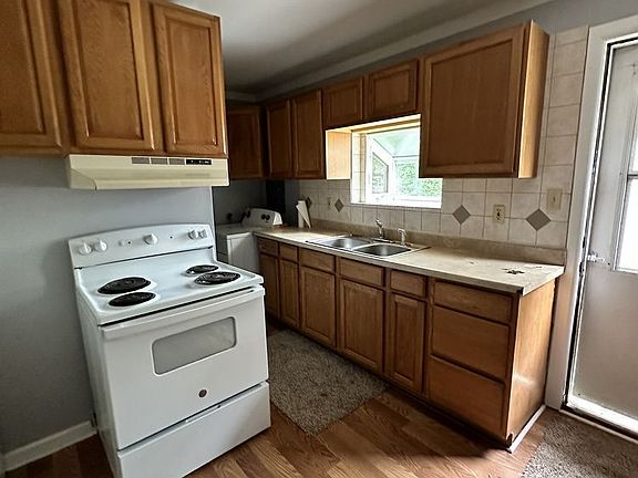 5th image of 109 W Hopkins Ave