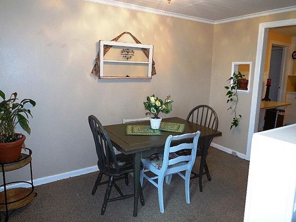 dining area off kitchen.