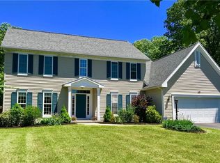 10 Wickersham Ln, Pittsford, NY 14534