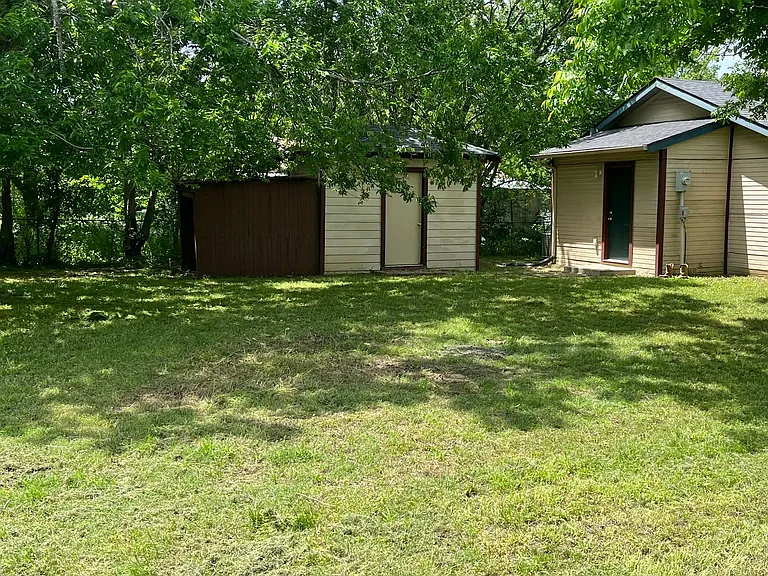 610 E High St — Photo 38