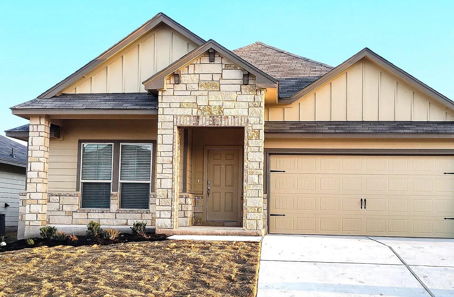 4 bed, 2.0 bath, 1768 sqft, $1,900 — Photo 1