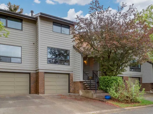 3302 E 50th St NW #10, Calgary, AB T3A 2C6