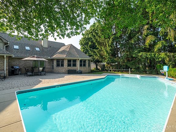 2nd image of 239 Catalpa Ct