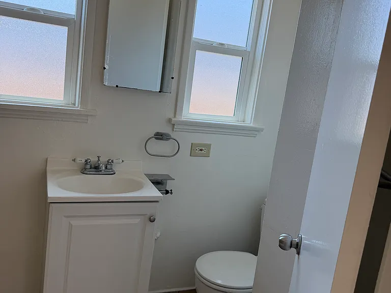 7609B California Ave #B — Photo 10