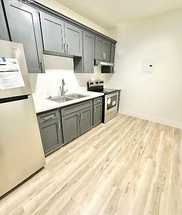 4th image of 752 S Mariposa Ave APT 104