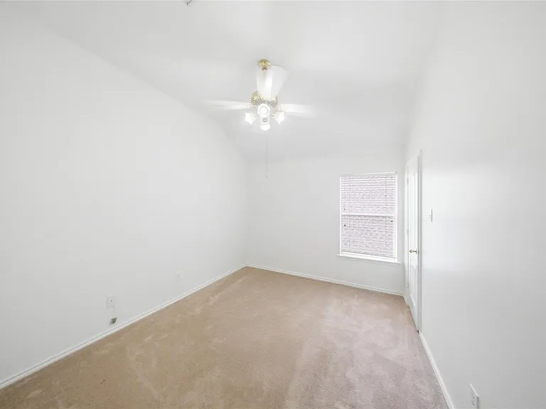 2415 Mills Creek Dr — Photo 12