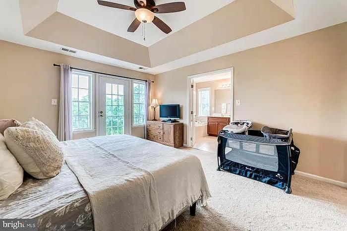 3 bed, 2488 sqft, $3,400 — Photo 4