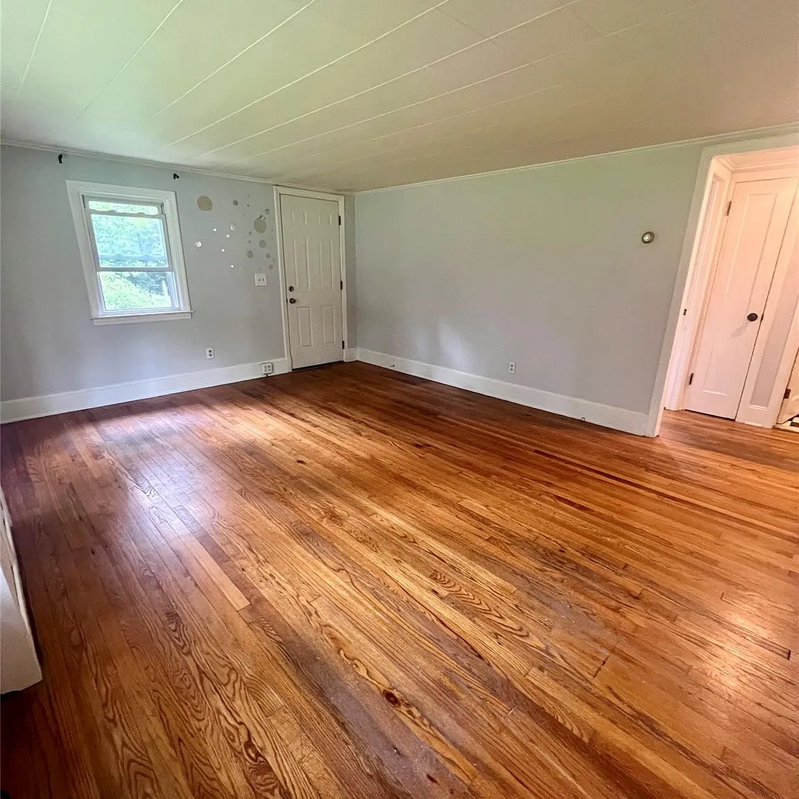 2 bed, 1.0 bath, 6348 sqft, $2,500 — Photo 2