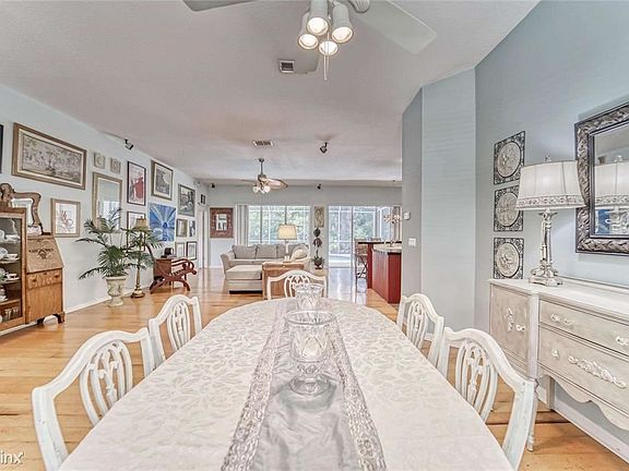 3rd image of 9601R Regents Park Dr