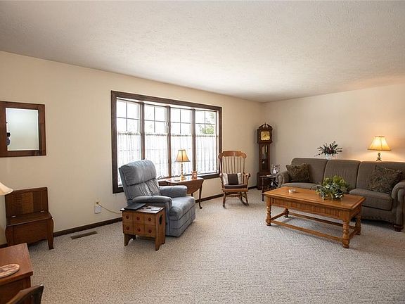 4th image of 20269 Glenwood Ln