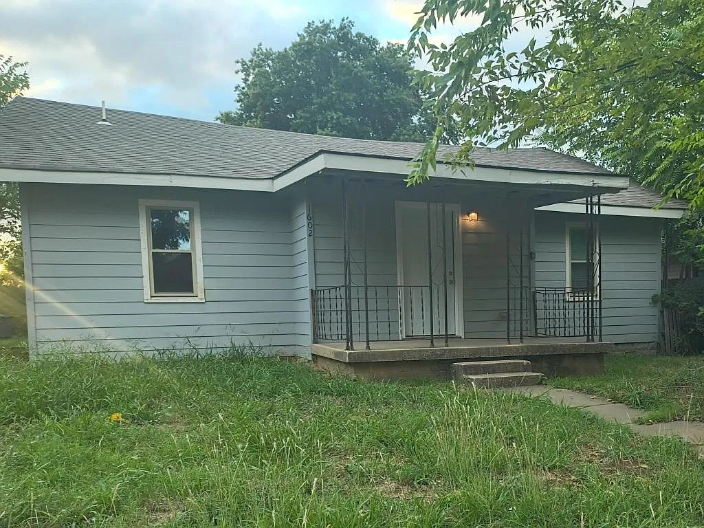 1602 N Atlanta Pl — Photo 1