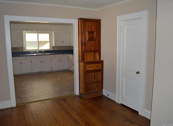 3rd image of 1375 Melviney St