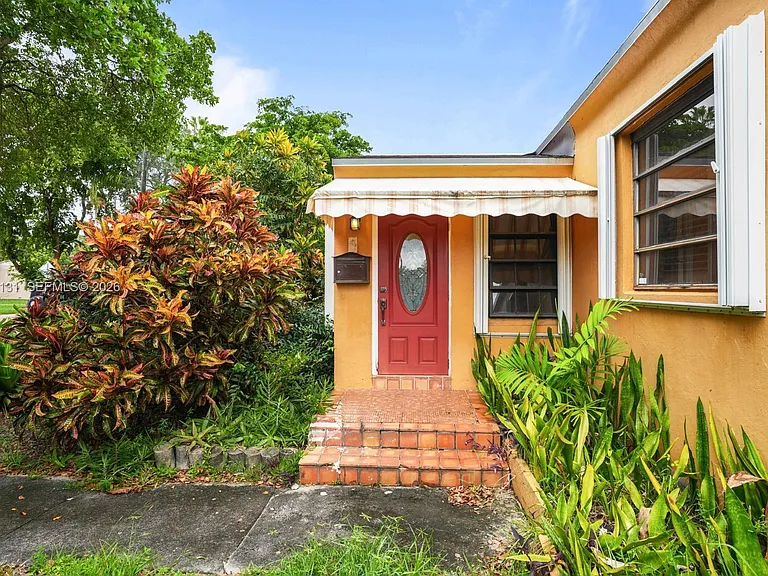 12547 NE 4th Ave — Photo 3