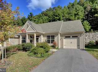 24 Stonebrook Dr, Fayetteville, PA 17222