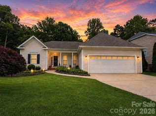 147 Broken Pine Ln, Mooresville, NC 28117