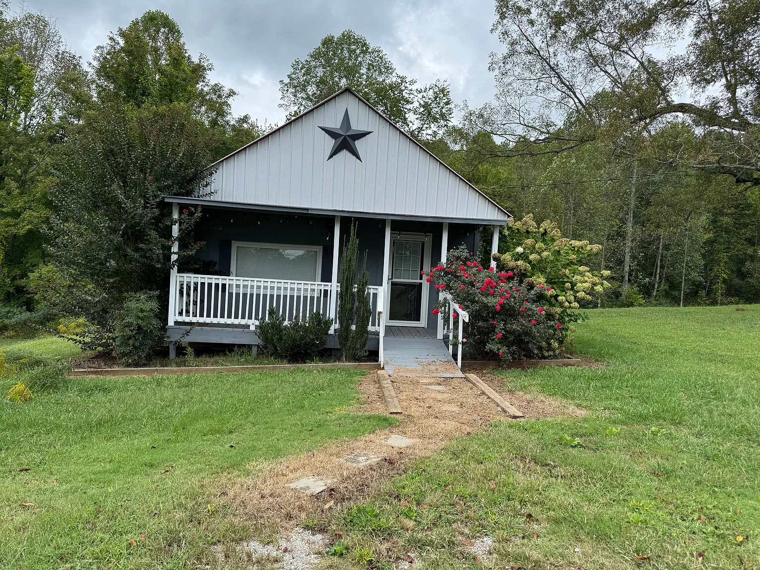 1 bed, 900 sqft, $950 — Photo 1