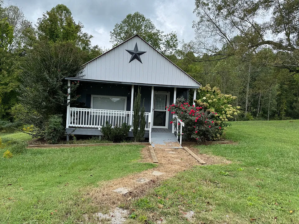 1058 Johnnie Bud Ln
