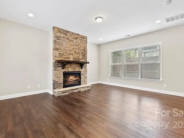 733 Herrin Ave — Photo 5