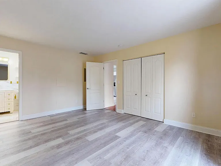 450 Redwood Ave — Photo 29