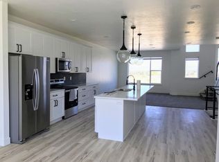 564 W Lewski Ln, Bluffdale, UT 84065