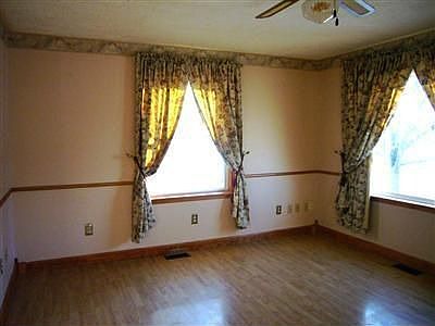 3rd image of 903 Blaine Ave