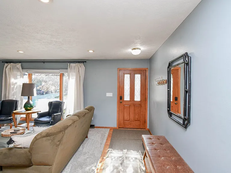 103 Perry Ln — Photo 4