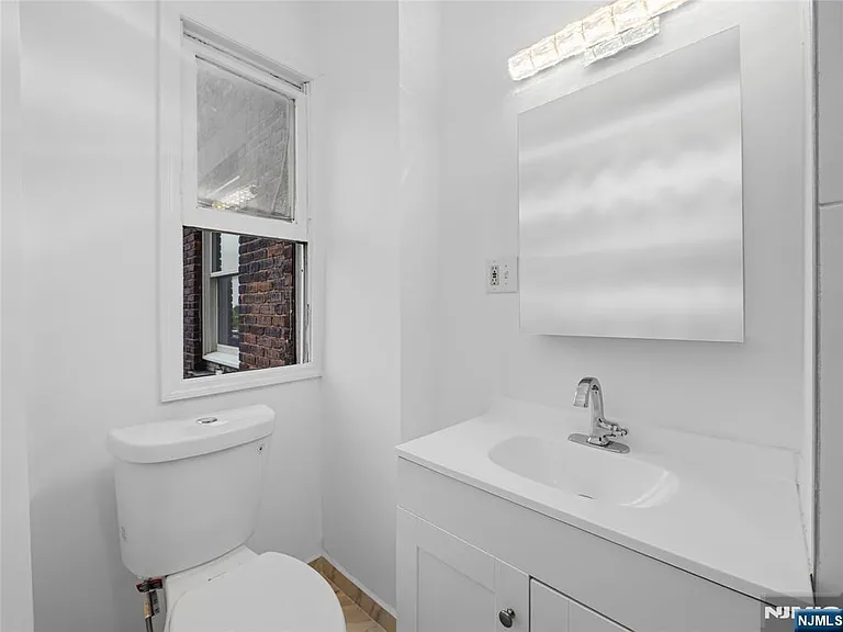 1-2 Hilliard Ave #6 — Photo 7