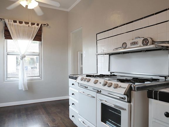 3rd image of 4648 La Mirada Ave #10
