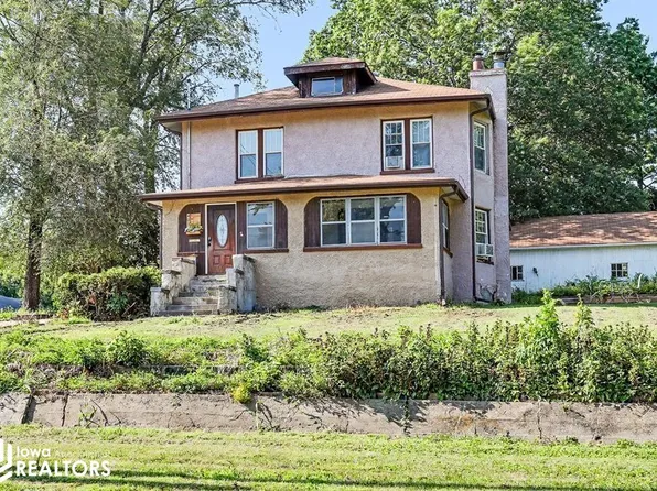 401 K Ave E, Oskaloosa, IA 52577