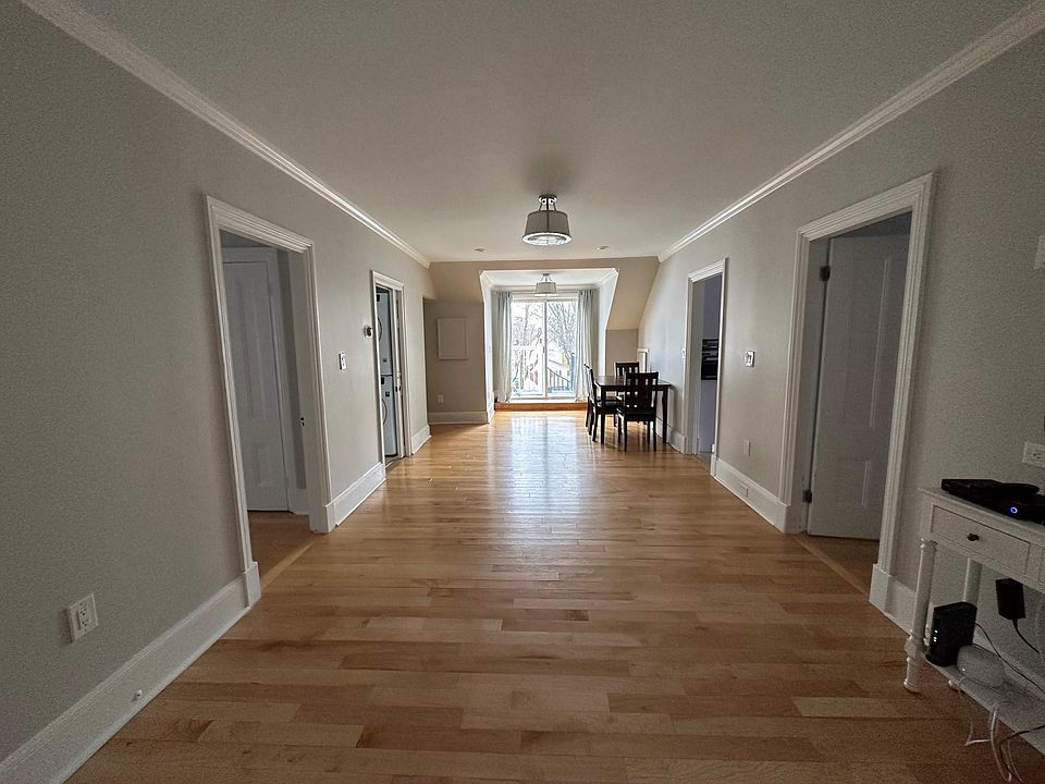 1st image of 158 Cabot St #3