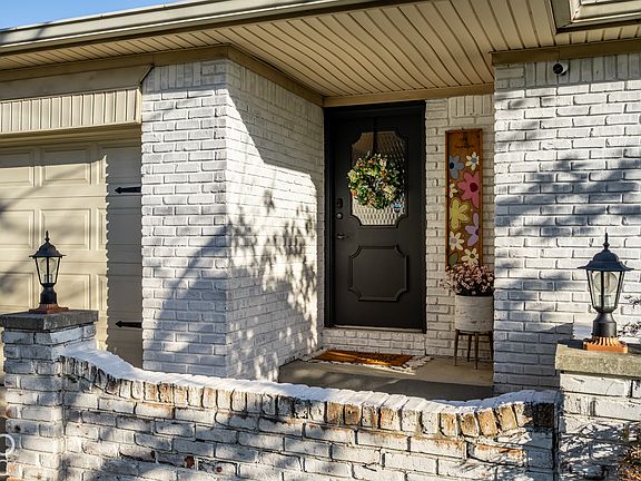 2nd image of 5526 Riva Ridge Dr
